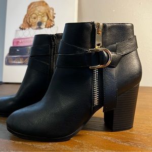 Apt 9 Black Boots w/ Heel & Golden Buckle - Women’s size 9.5